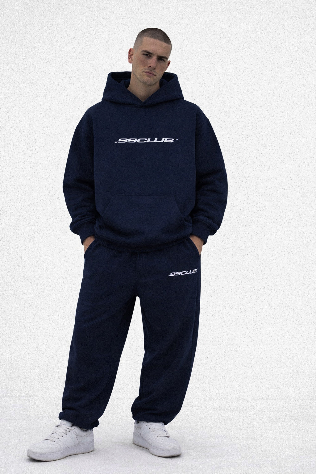 CLASSIC HEAVYWEIGHT HOODIE